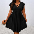 Vestido Carlota™ Decote V com Tiras Cruzadas e Textura Vazada / Delicadeza Que Ganha Destaque Nos Detalhes.